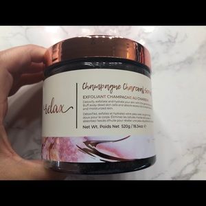 relax champagne charcoal scrub